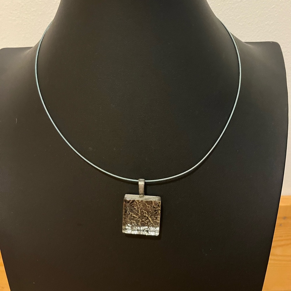 Elegant NWOT Glass tile choker necklace